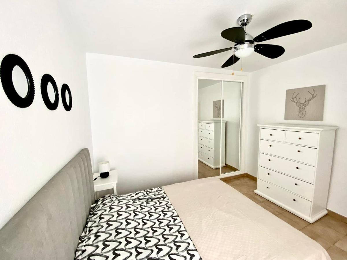 Locos Beach Holiday Apartments Torrevieja Buitenkant foto